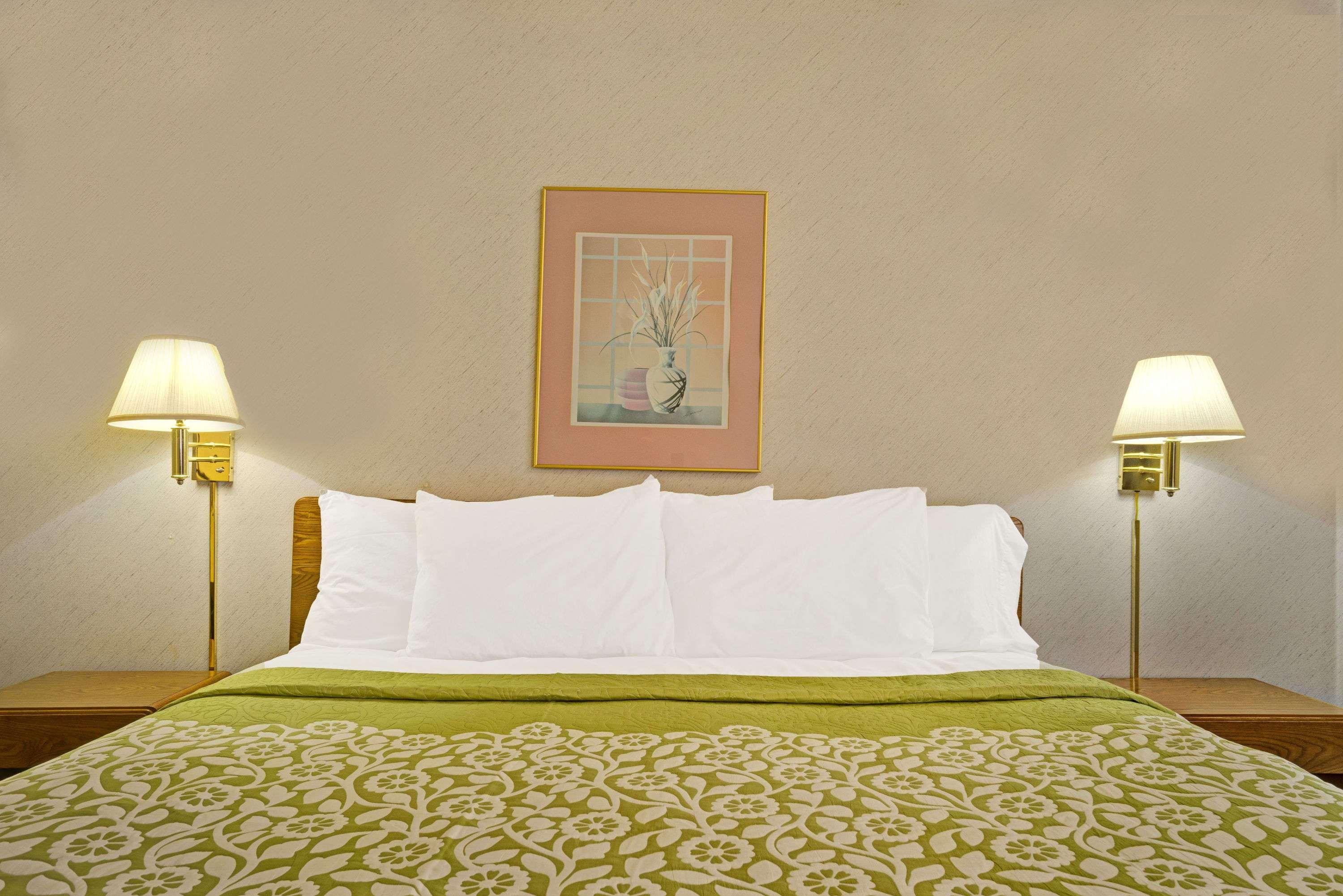 Days Inn By Wyndham Monticello Экстерьер фото