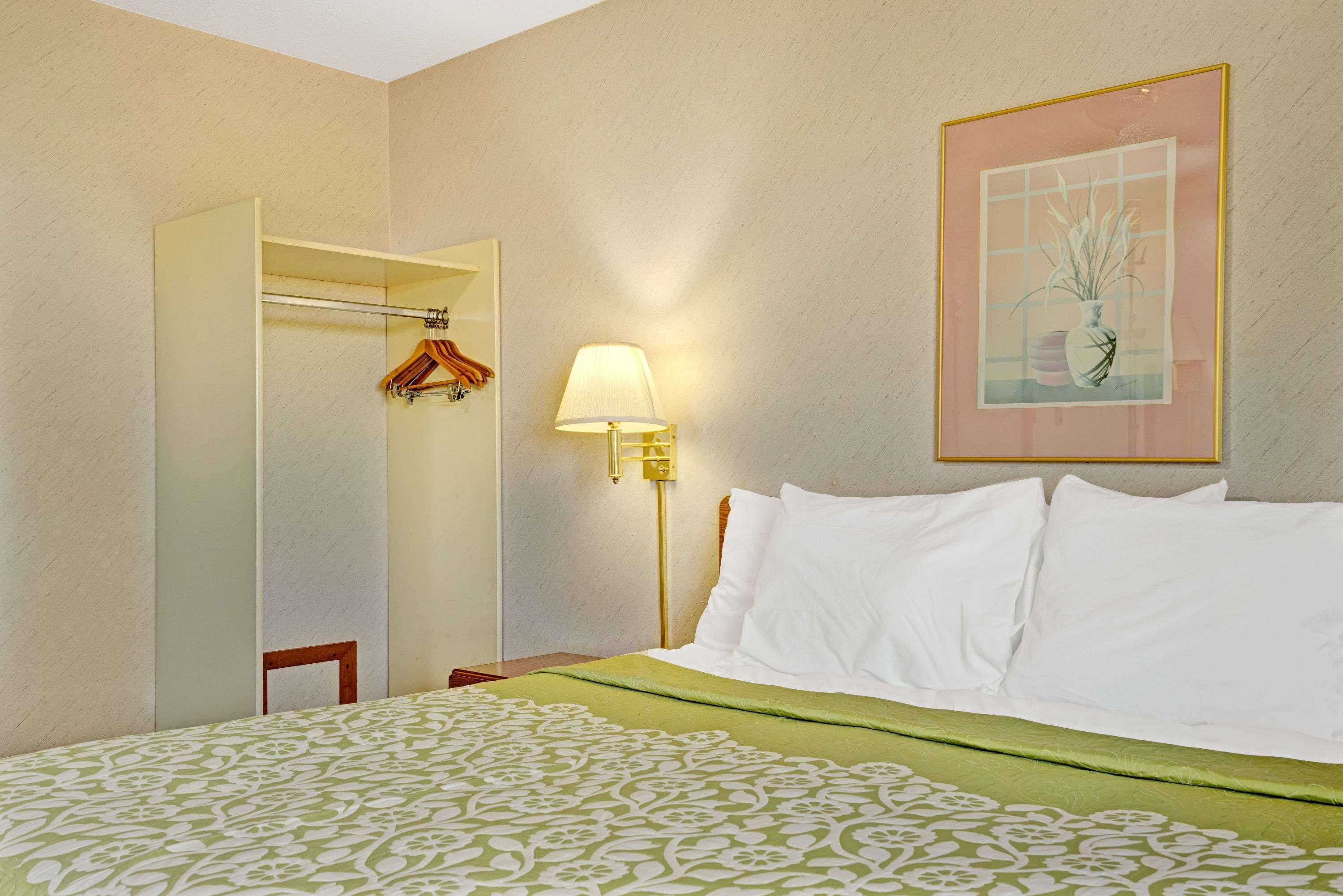 Days Inn By Wyndham Monticello Экстерьер фото