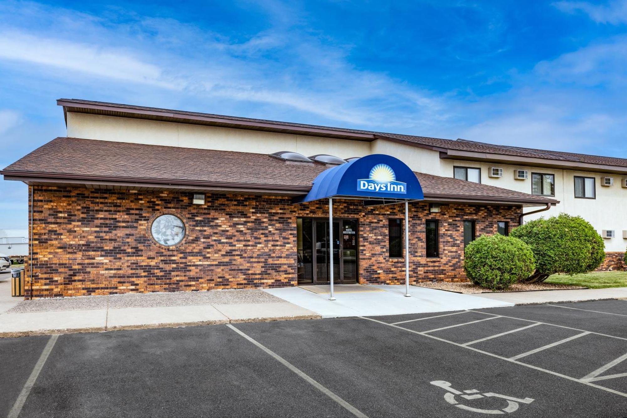 Days Inn By Wyndham Monticello Экстерьер фото