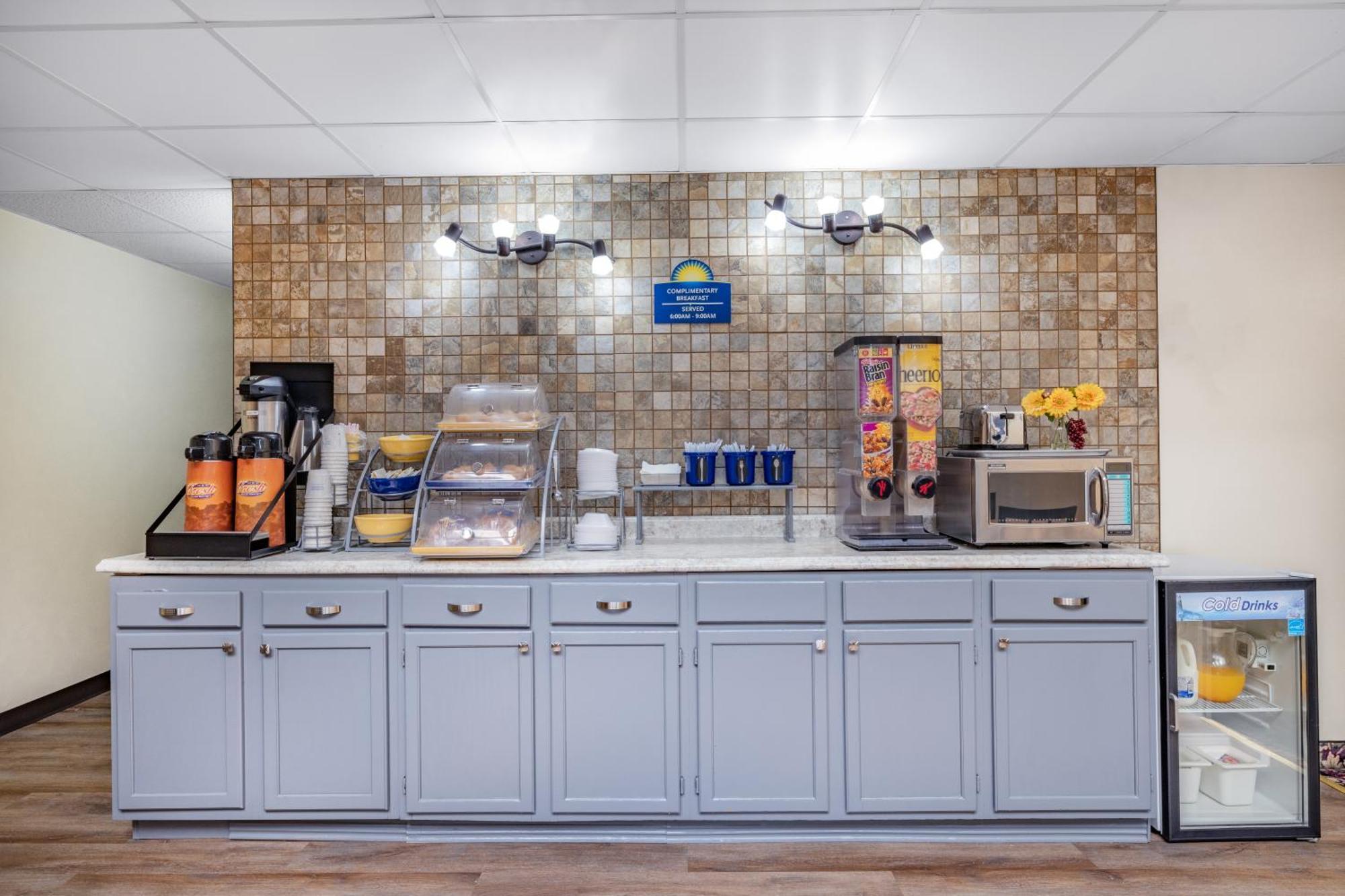 Days Inn By Wyndham Monticello Экстерьер фото